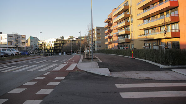 Mot Tøyen er det bygget nytt fortau og regnbed