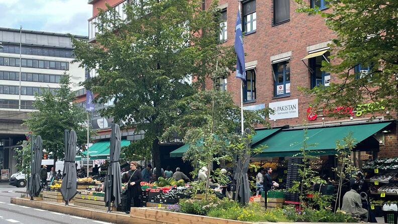 Det er tilrettelagt for at næringslivet kan ta i bruk veibanen i bylivsgata