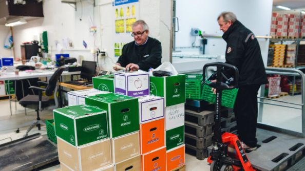 Gjennom effektiv logistikk forenkler Matsentralen hverdagen for veldedige organisasjoner som kan hente alt på ett sted. (Foto: Monica Lovdahl)