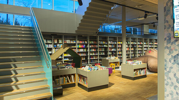 Furuset bibliotek og aktivitetshus (foto: Marco Heyda)
