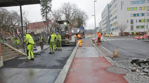 Asfaltering i Sandakerveien.