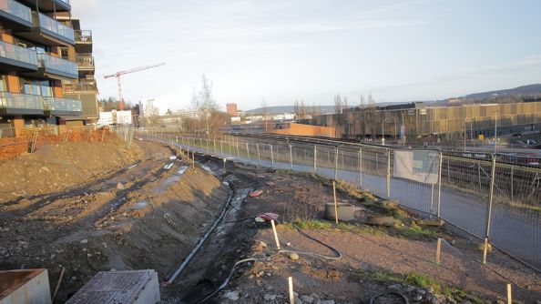 Det er lagt rør gjennom parken