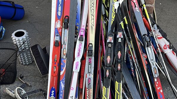 Skis for sale at a loppemarked