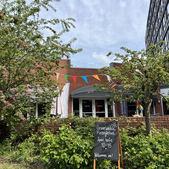 Inngangen til flerbrukshuset