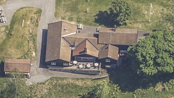 Luftfoto av Finnerud aktivitetssenter med bygninger og uteområde.