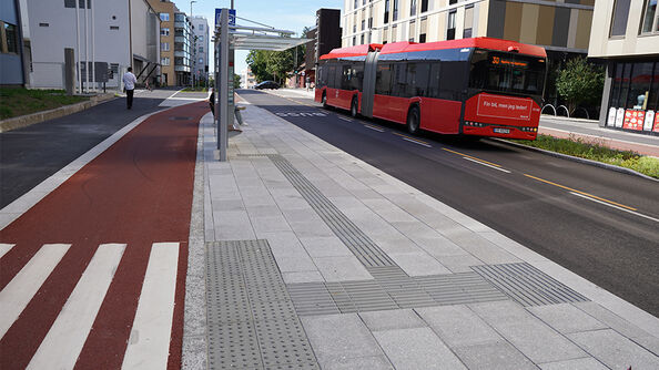 Bussholdeplassene har fått universell utforming