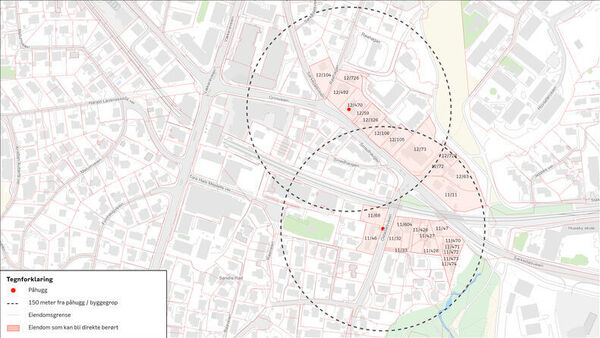 Kart over Røaområdet som viser mulig plassering av østre tunnelpåhugg ved Vækerøveien. En sirkel markerer en influenssone på 150 meter rundt påhugget og byggegropen. Flere eiendommer innenfor området er markert som kan bli direkte berørt av tiltaket.