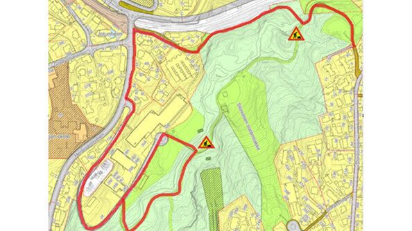 Kart med rød strek som viser hvor man kan gå og ikke under anleggsperioden.
