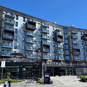 Bilde av frontsiden av ÅrvollO+ bygget.