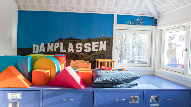 Det blå rommet med puter