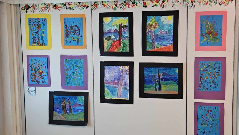 Bilder av kunstverk barna har skapt
