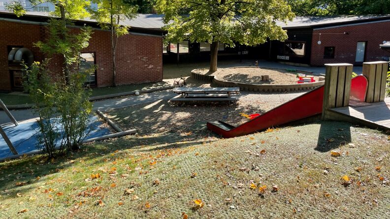 Bilde av uteområdet til barnehagen.