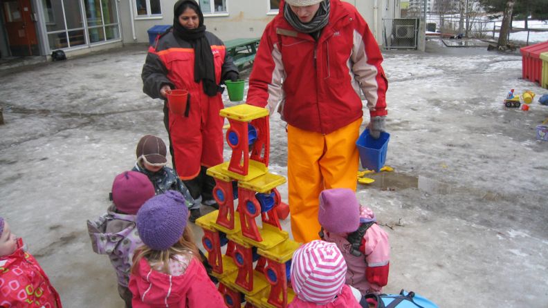 Vøyensvingen barnehage - utelek i snø