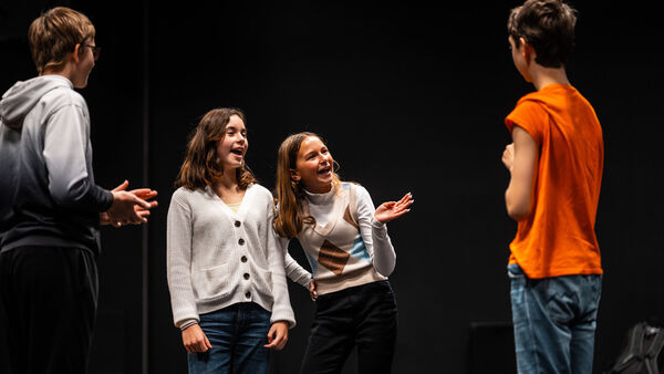 Bilde av teaterelever under en teatertime i Oslo kulturskole