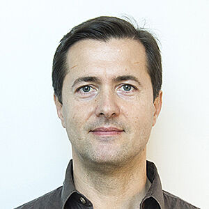 Portrettbilde av Constantin Zavate, gitarlærer ved Oslo kulturskole