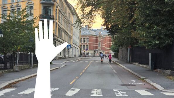 illustrasjon av en hånd som rekkes omm over et bilde av gata.