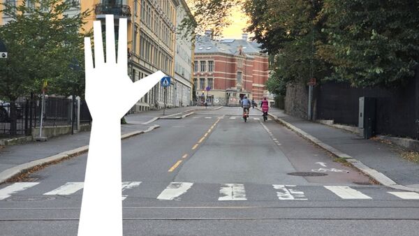 illustrasjon av en hånd som rekkes omm over et bilde av gata.