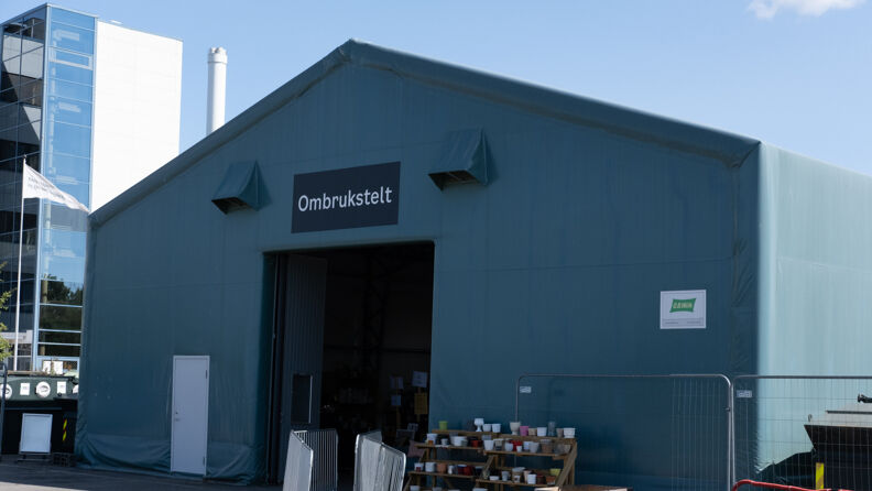 Stort grønt lagertelt